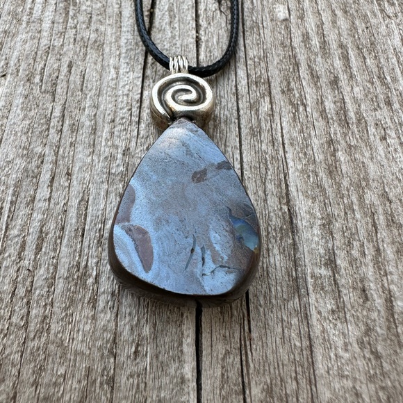 Boulder Opal Holds Earth, Water and Fire Elements. Brings a Zest Life. - Picture 9 of 9